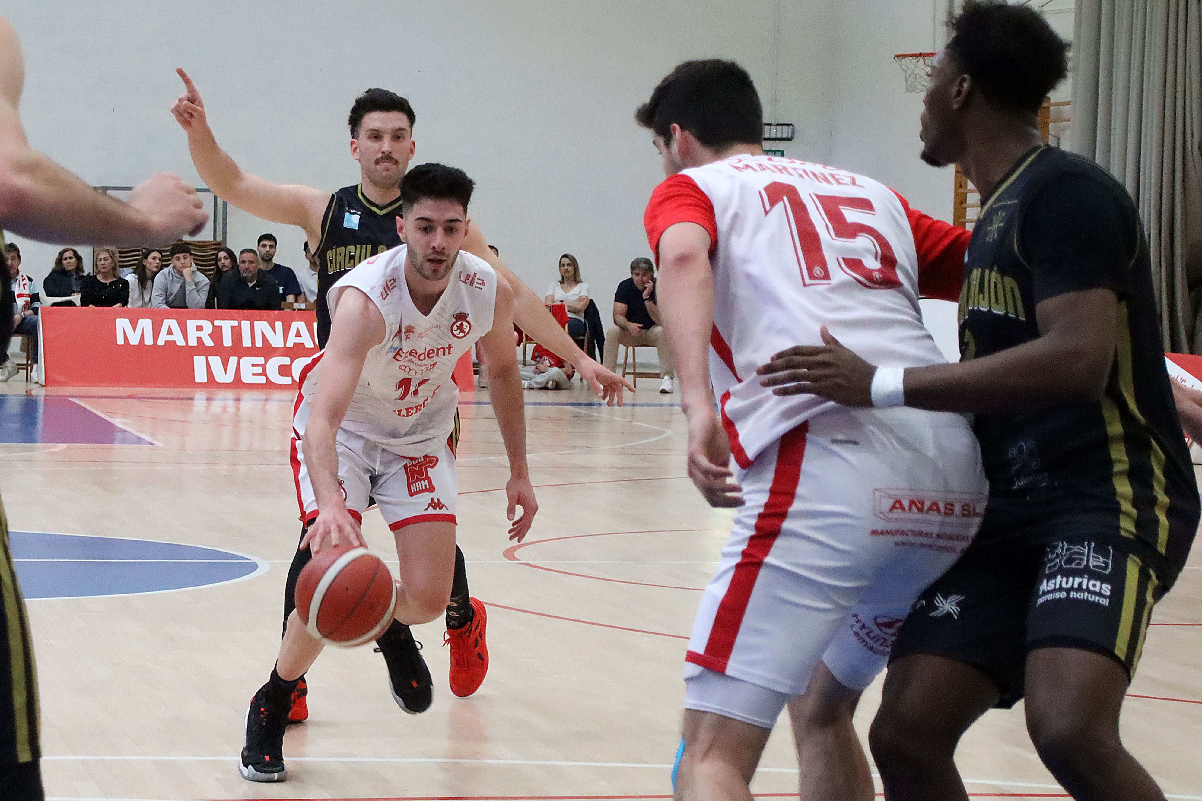 Imágenes del Cultural de Baloncesto 87- 65 Círculo Gijón