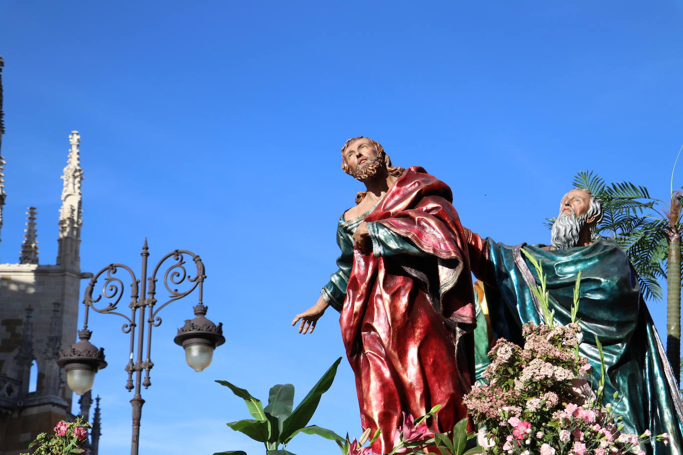 León se rinde al Gran Poder