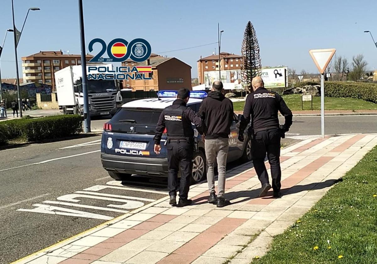 Imagen de la detención del investigado por la Policía Nacional de San Andrés.