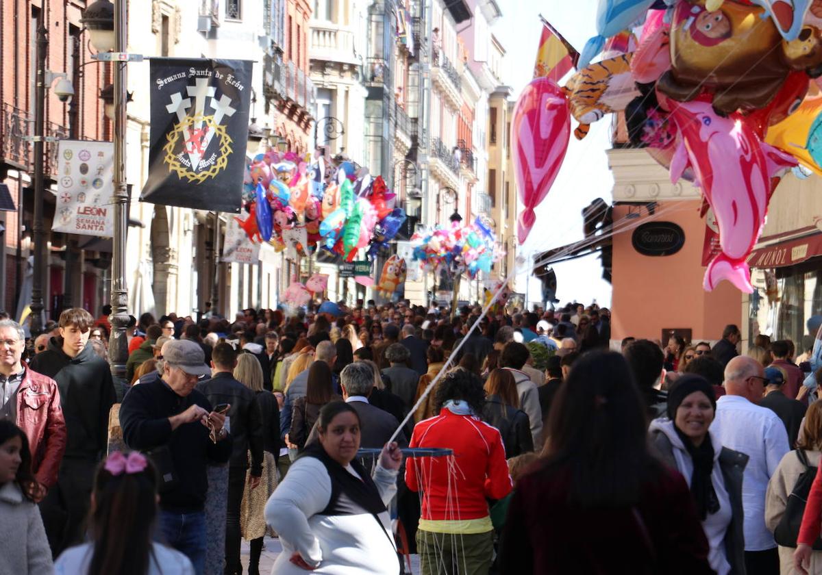 León, lleno de turistas en Semana Santa.