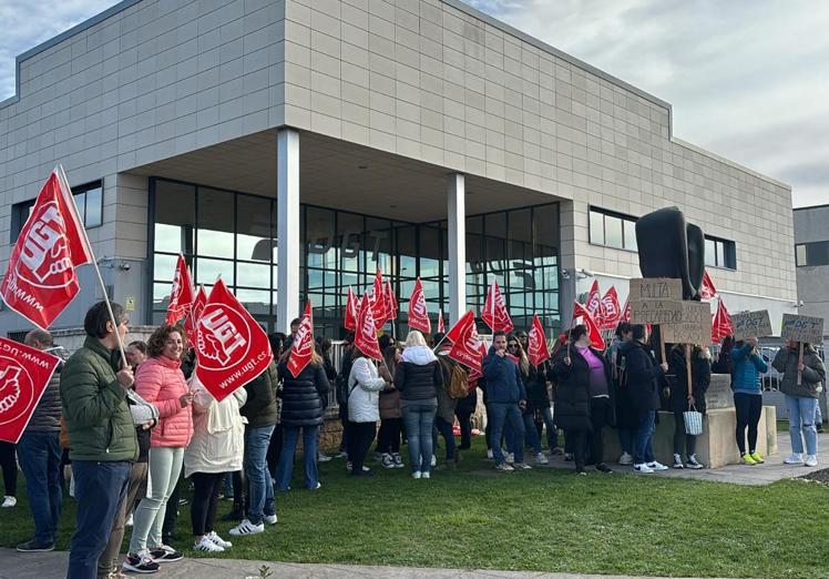 Primera jornada de huelga en el Centro Estrada de León.