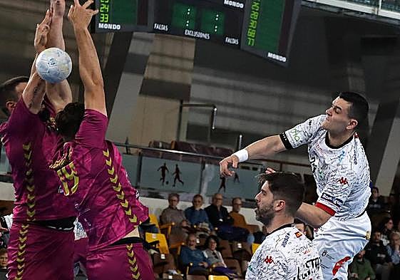 Álex Lodos, en el partido ante Cuenca.