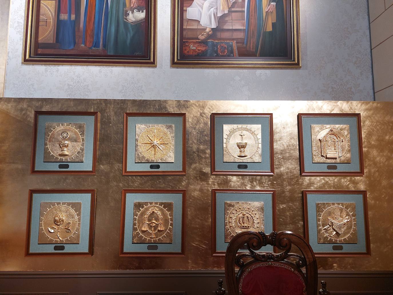 El retablo de la iglesia de Renueva representa los 20 misterios del rosario