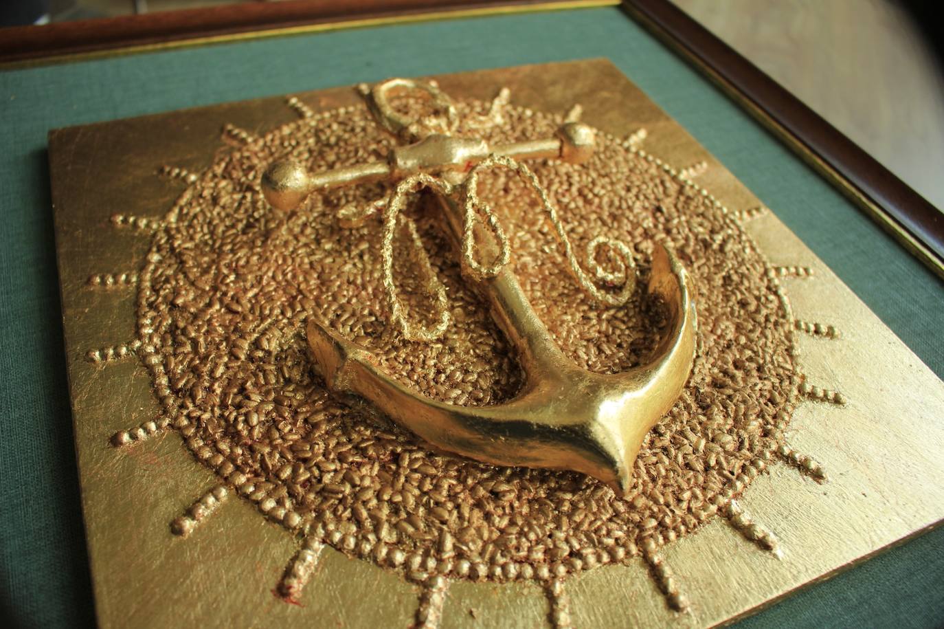 El retablo de la iglesia de Renueva representa los 20 misterios del rosario