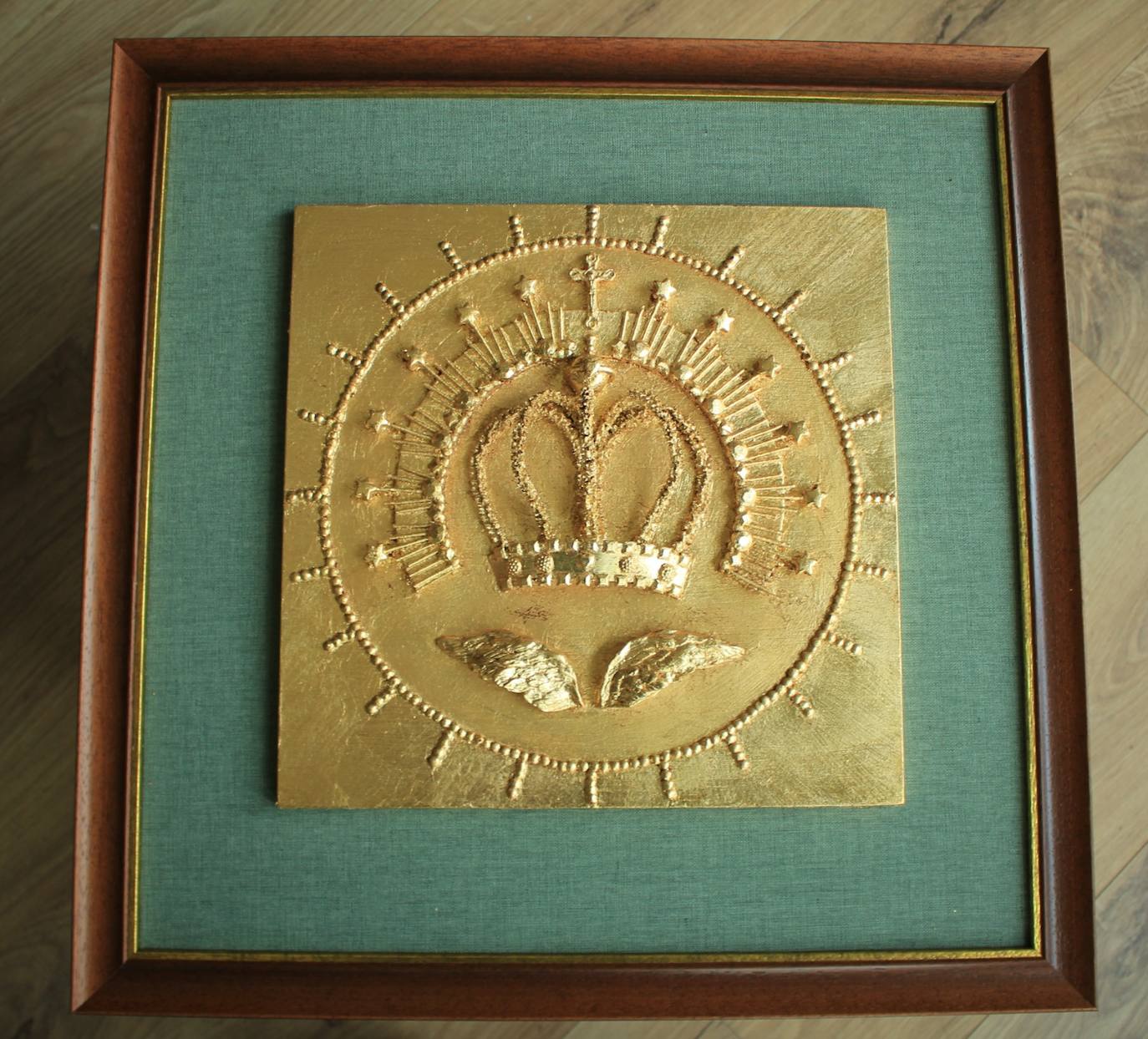 El retablo de la iglesia de Renueva representa los 20 misterios del rosario