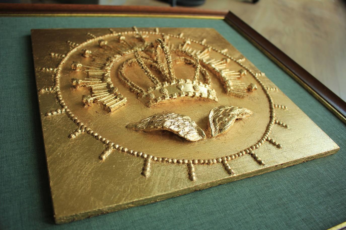 El retablo de la iglesia de Renueva representa los 20 misterios del rosario