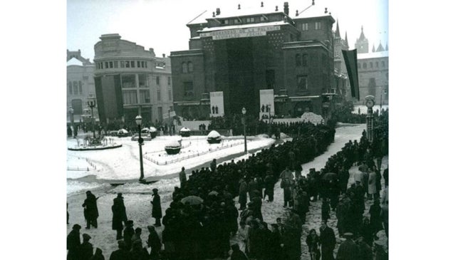 Imagen antes - La Victoria de Samotracia que pudo haber coronado el edificio Pallarés