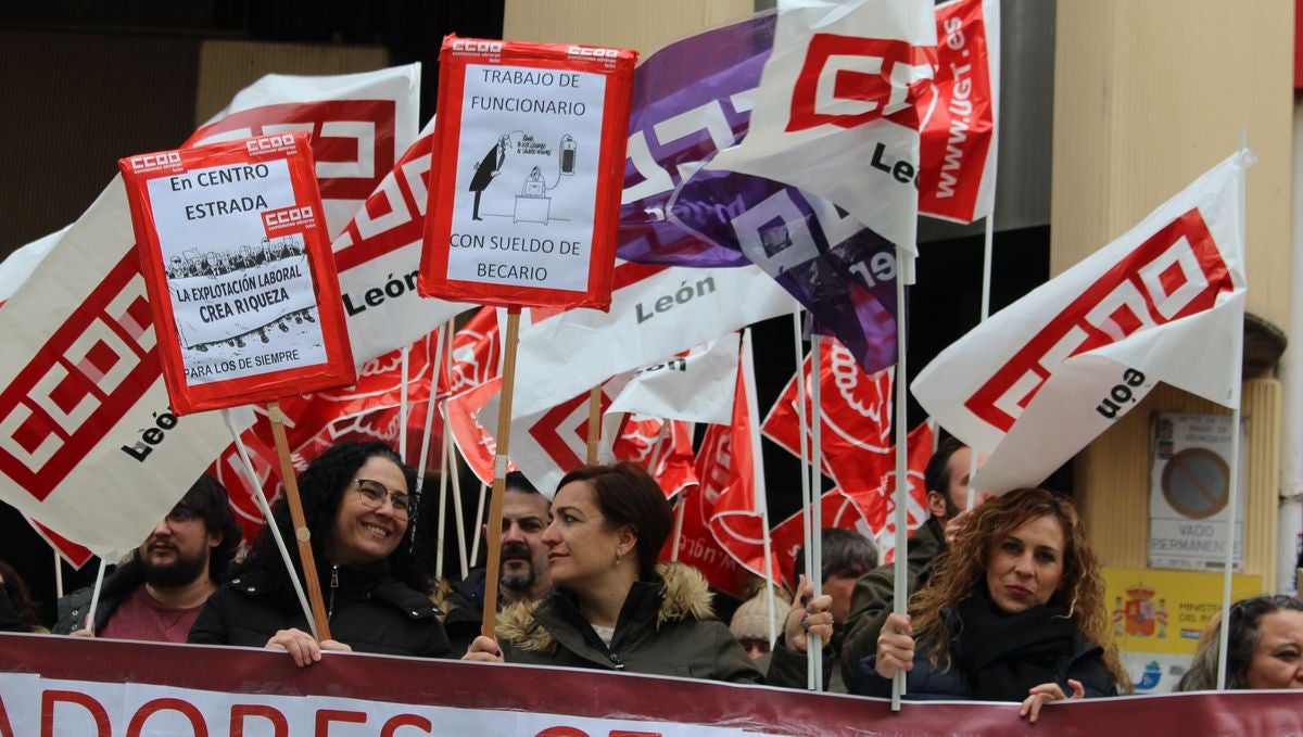 Tercera jornada de huelga de la plantilla del Centro Estrada de León