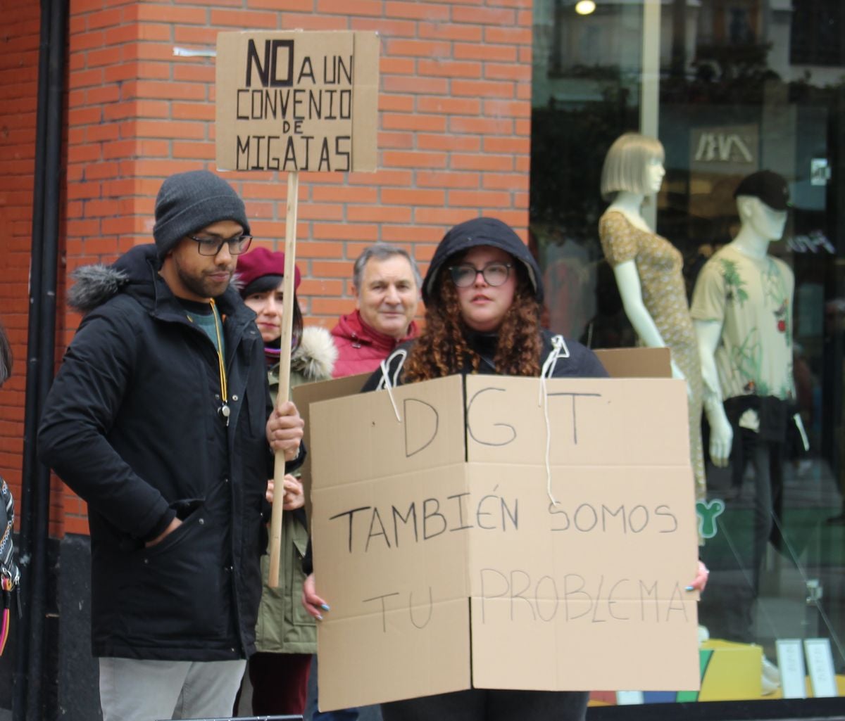 Tercera jornada de huelga de la plantilla del Centro Estrada de León