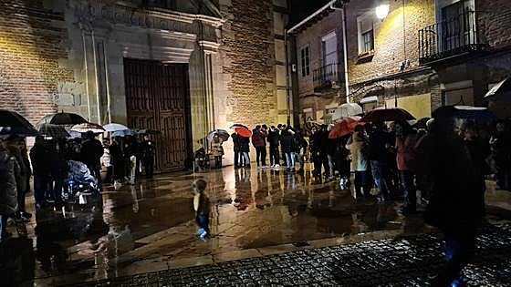 Suspendida la Procesión de las Tinieblas: la lluvia ahoga el Jueves Santo