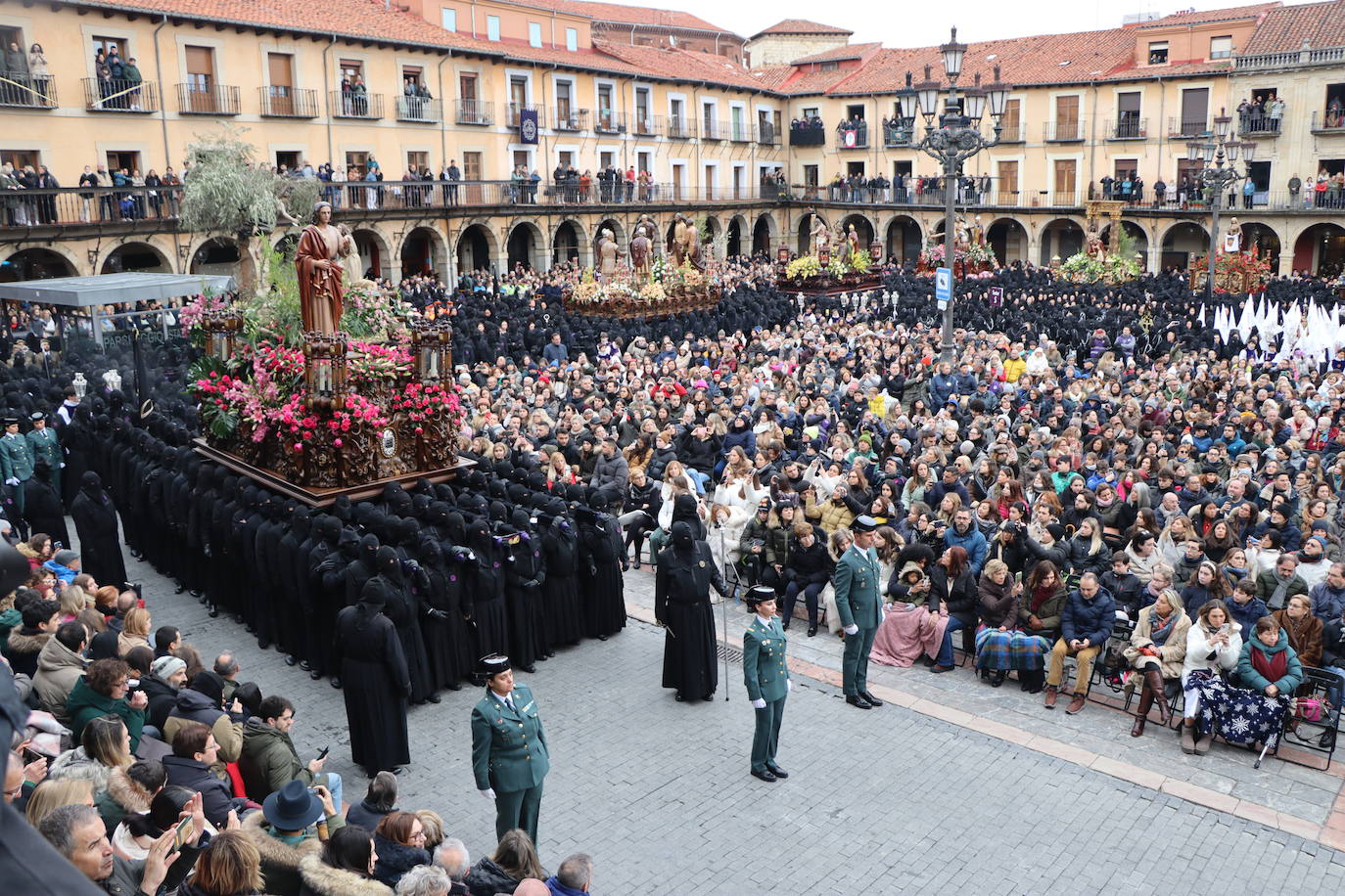 Las mejores imágenes del Encuentro en la Procesión de los Pasos