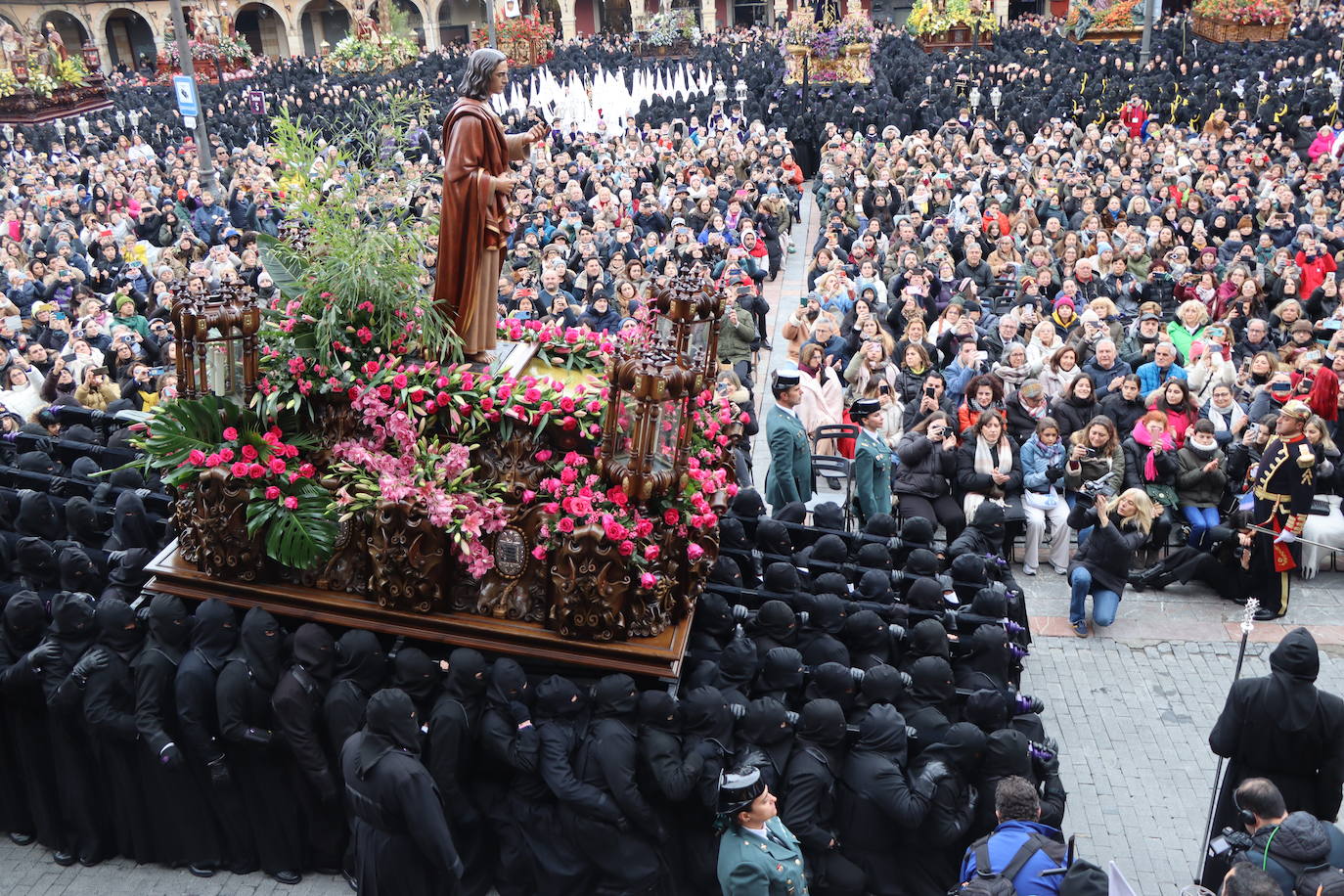 Las mejores imágenes del Encuentro en la Procesión de los Pasos