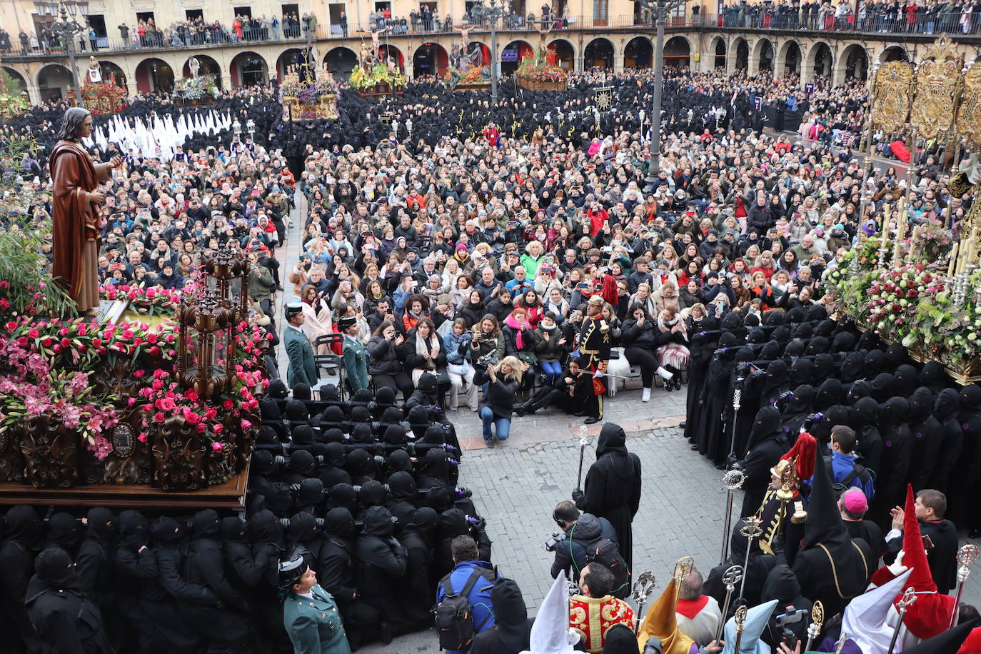 Las mejores imágenes del Encuentro en la Procesión de los Pasos