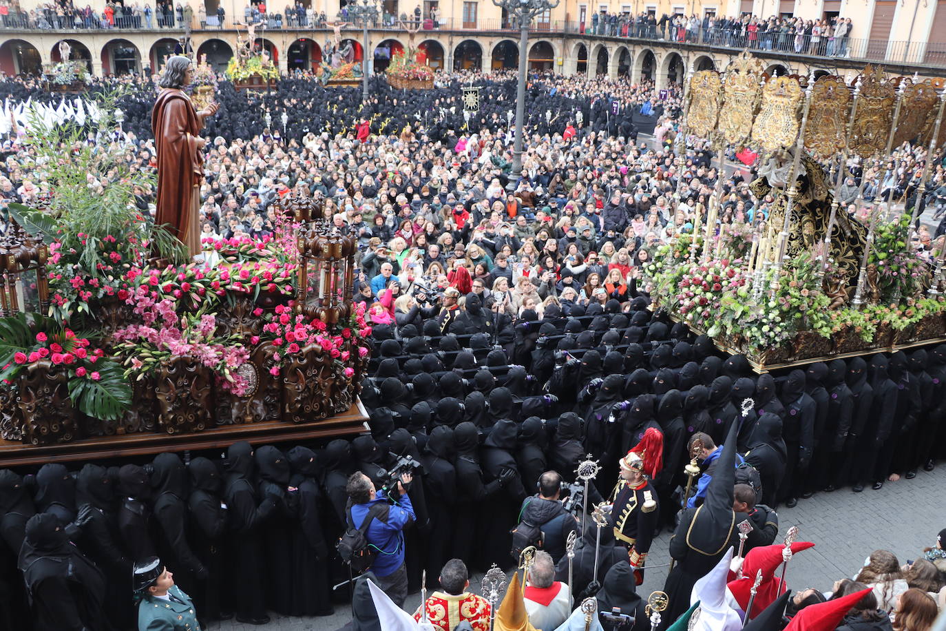 Las mejores imágenes del Encuentro en la Procesión de los Pasos