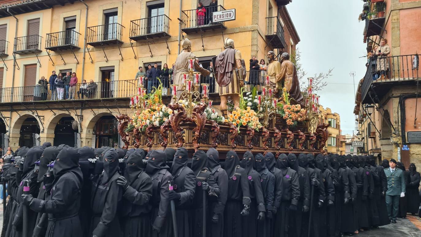 Las mejores imágenes del Encuentro en la Procesión de los Pasos