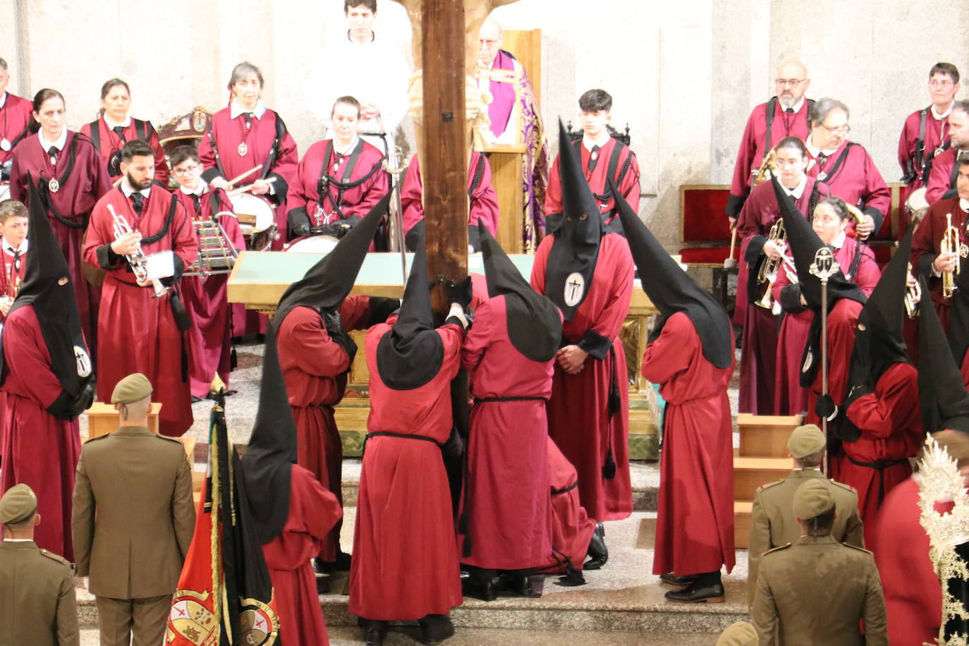 Procesión del santo Cristo del Desenclavo en León