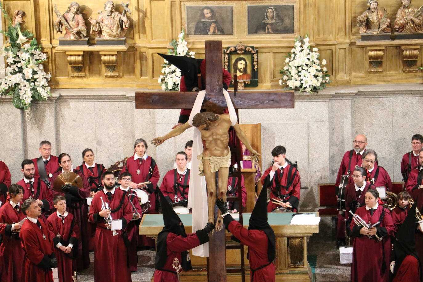 Procesión del santo Cristo del Desenclavo en León