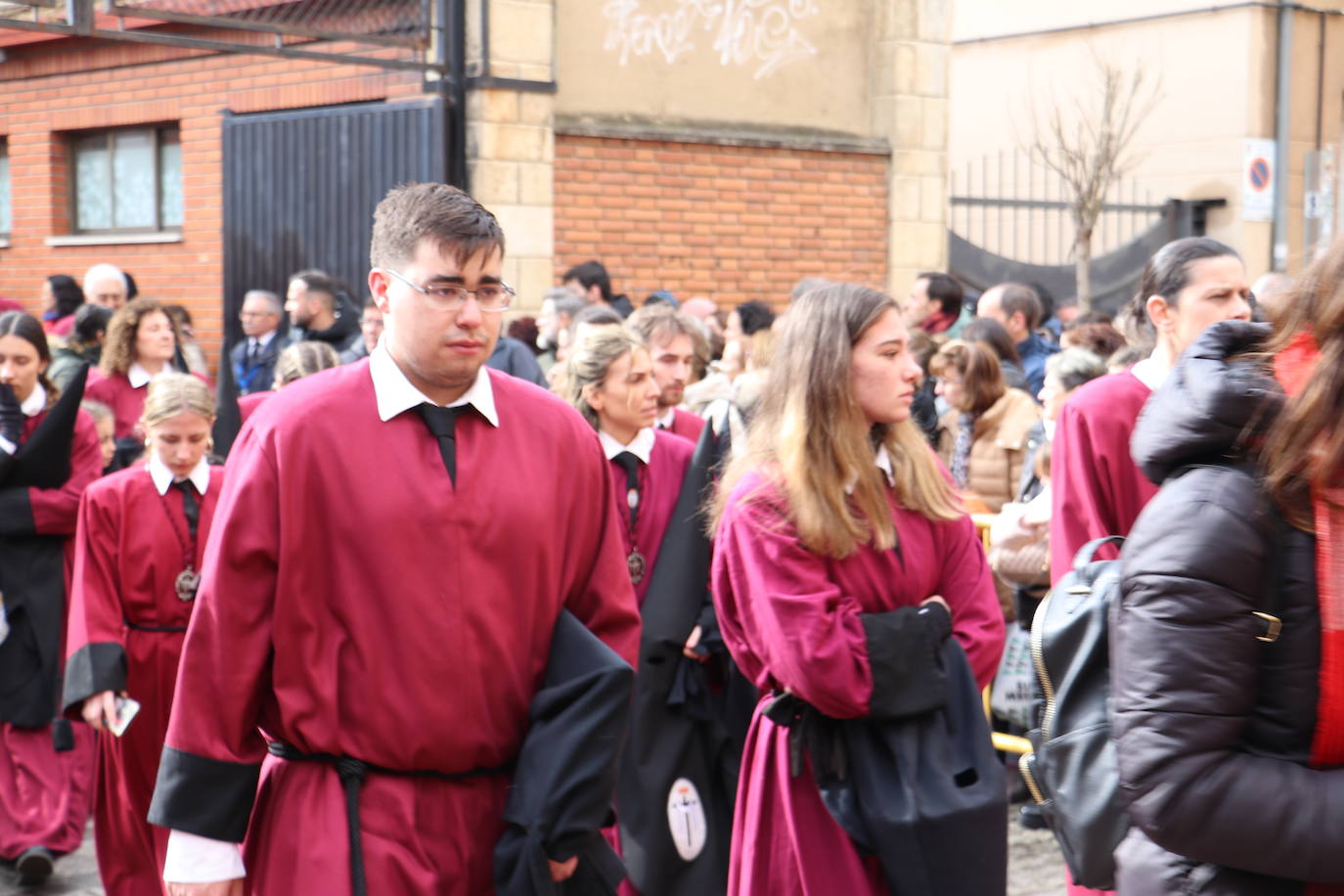 Procesión del santo Cristo del Desenclavo en León