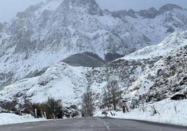 La nieve regresa para despedir la Semana Santa.