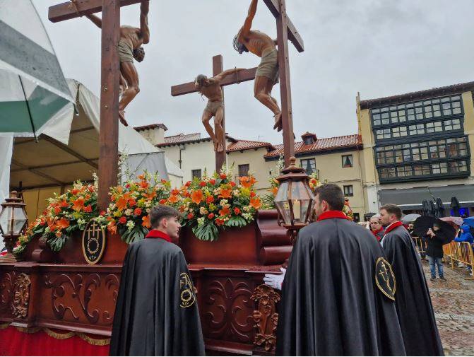 La lluvia dejó lágrimas en las iglesias leonesas