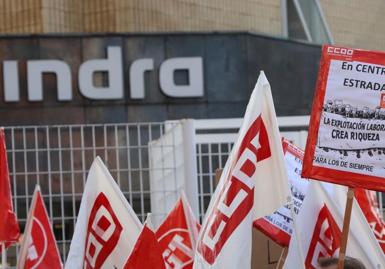 La marcha se inicio frente a la sede de Indra en León.