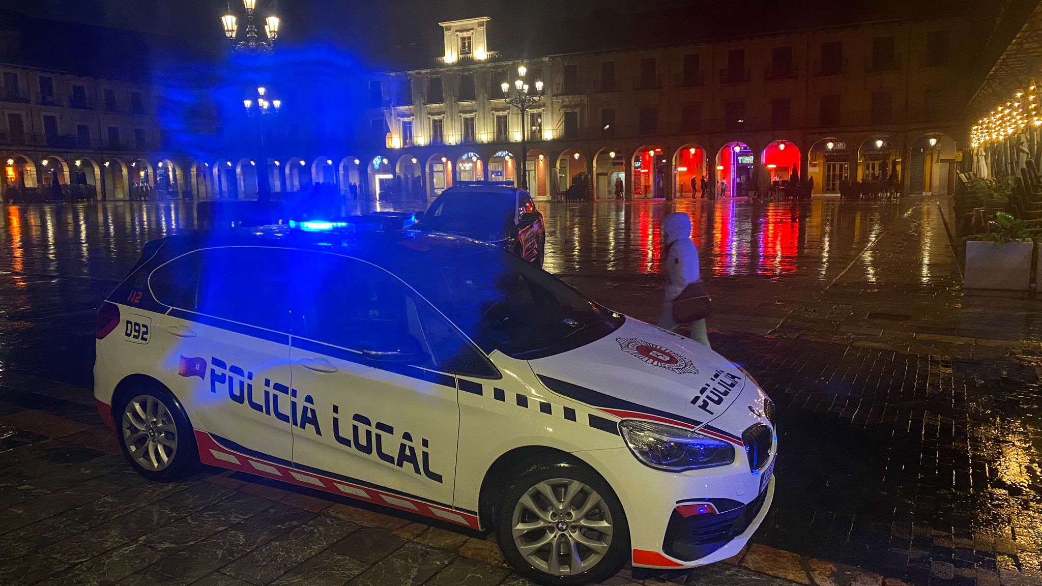 Imagen de archivo de un suceso en una vía próxima a la Plaza Mayor de León.