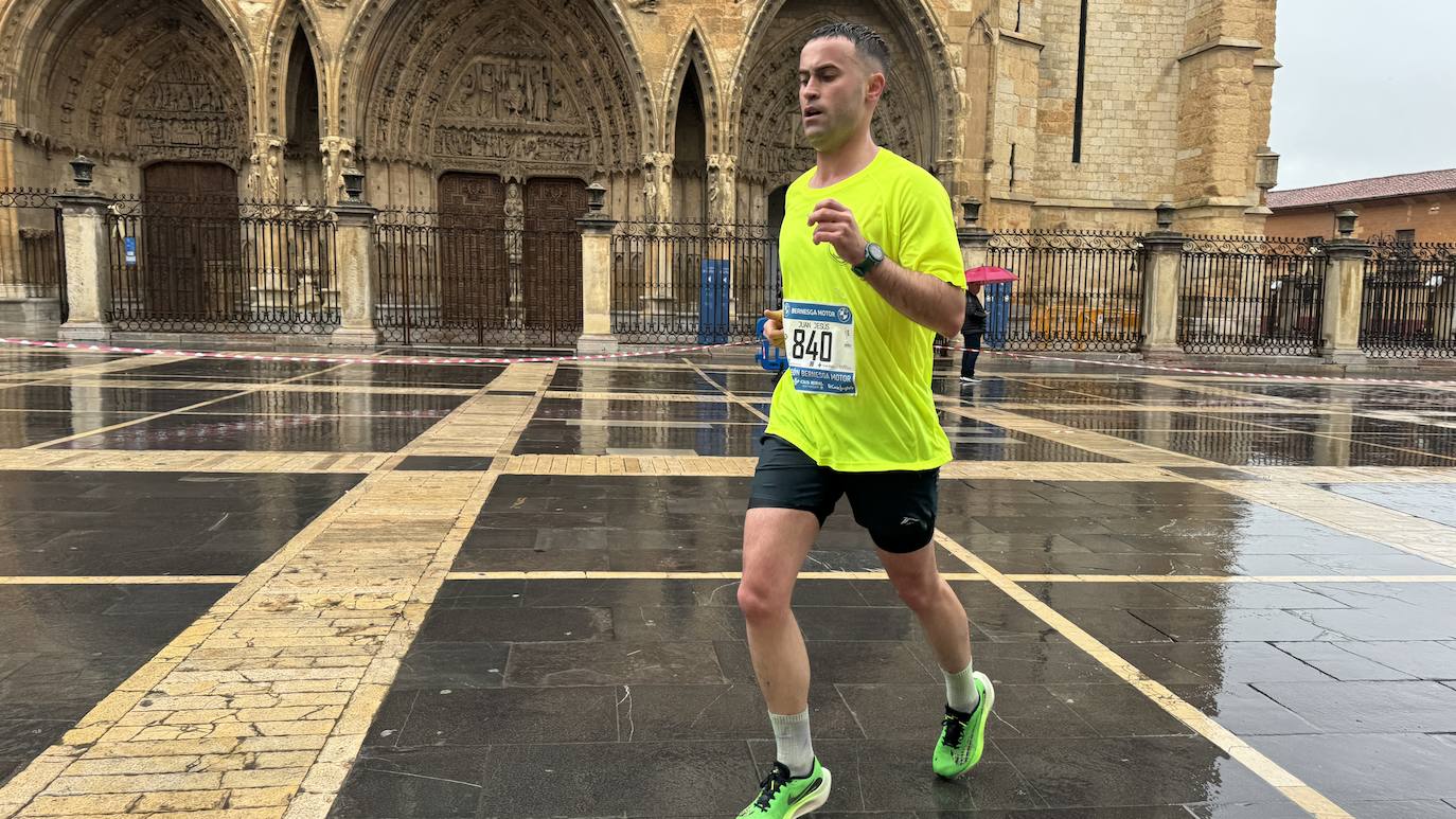 Las mejores imágenes de la Media Maratón de León 2024