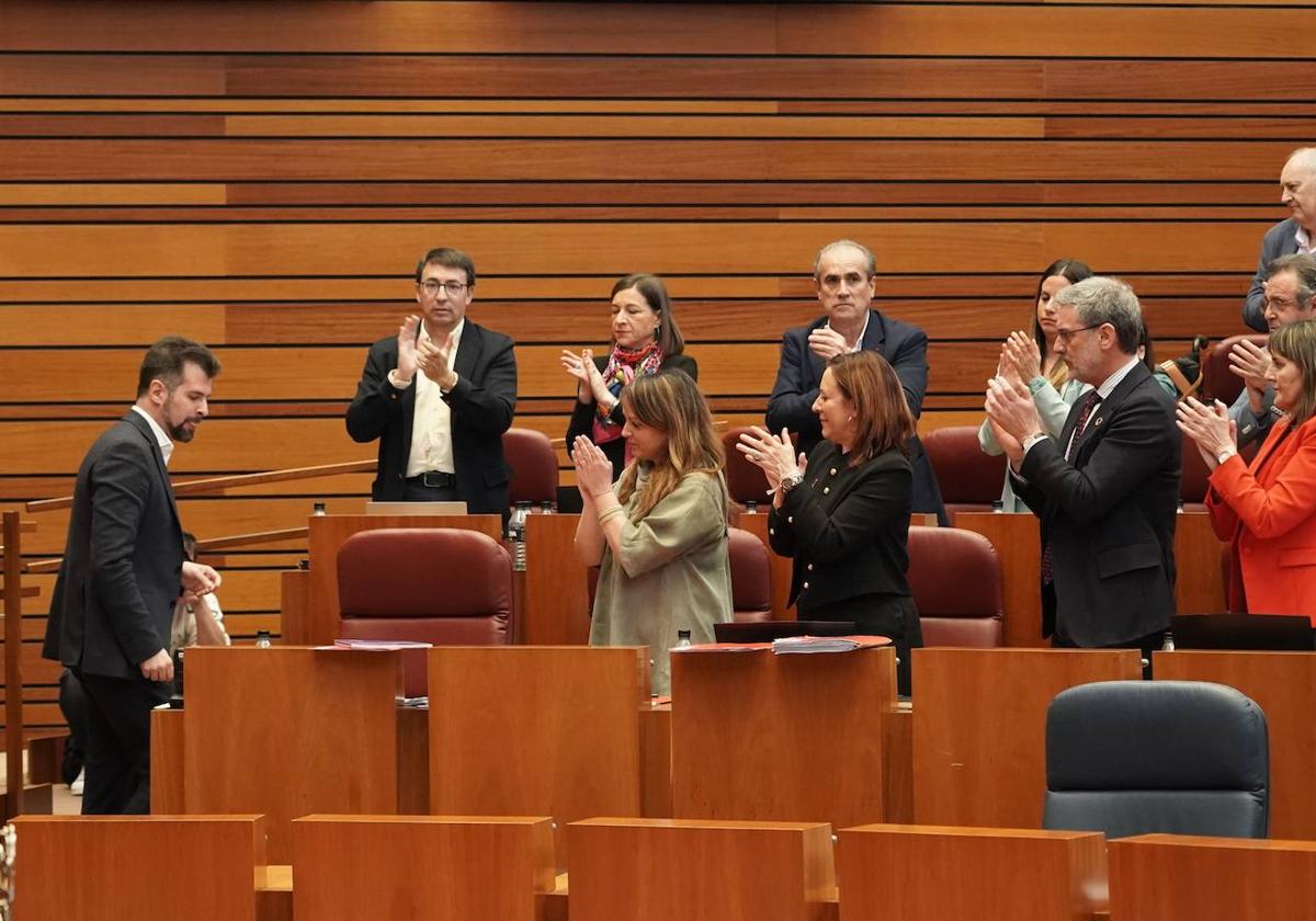 El portavoz del Grupo Socialista, Luis Tudanca, durante el Pleno de las Cortes de Castilla y León