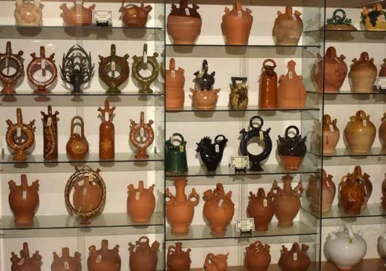 Una muestra de algunos botijos que acoge el museo del palacio de Toral de los Guzmanes.