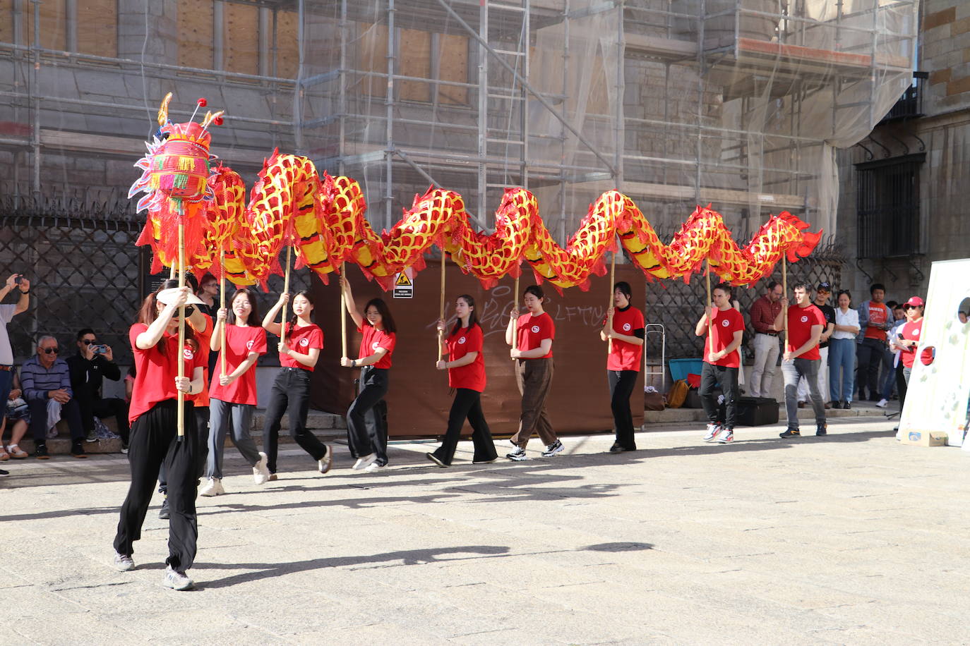 La danza del dragón chino en León
