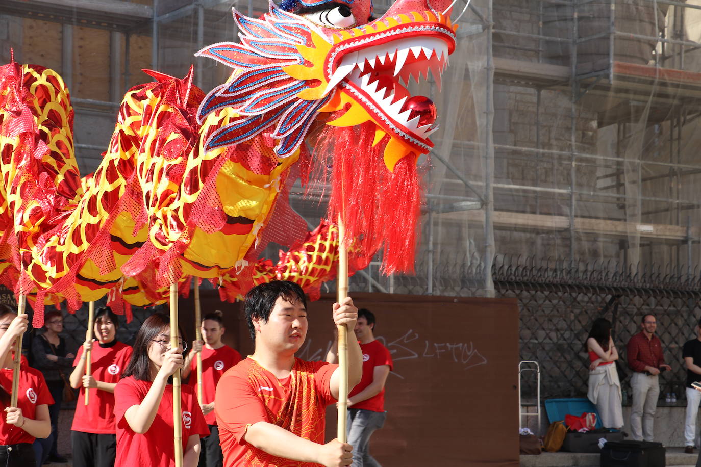 La danza del dragón chino en León