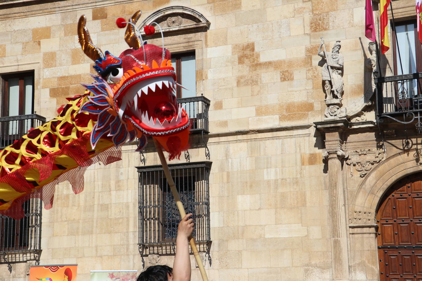 La danza del dragón chino en León