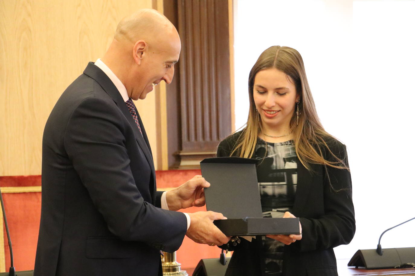 Beatriz García recibe el IX Premio a la Labor por el Comercio Justo