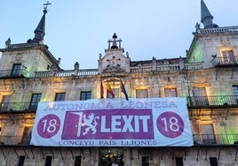 Pancarta del Lexit en la capital leonesa.