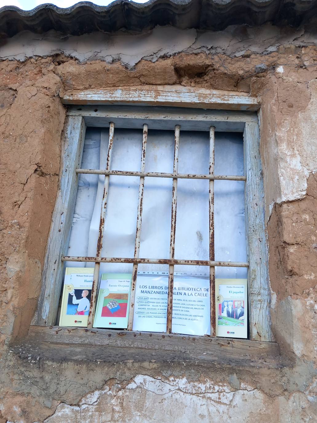 Las calles de Manzaneda de Torío se llenan de libros