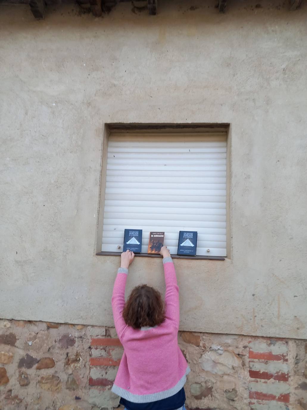 Las calles de Manzaneda de Torío se llenan de libros