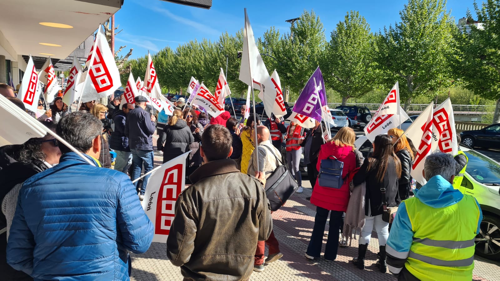 Concentración de los trabajadores de Alsa en León