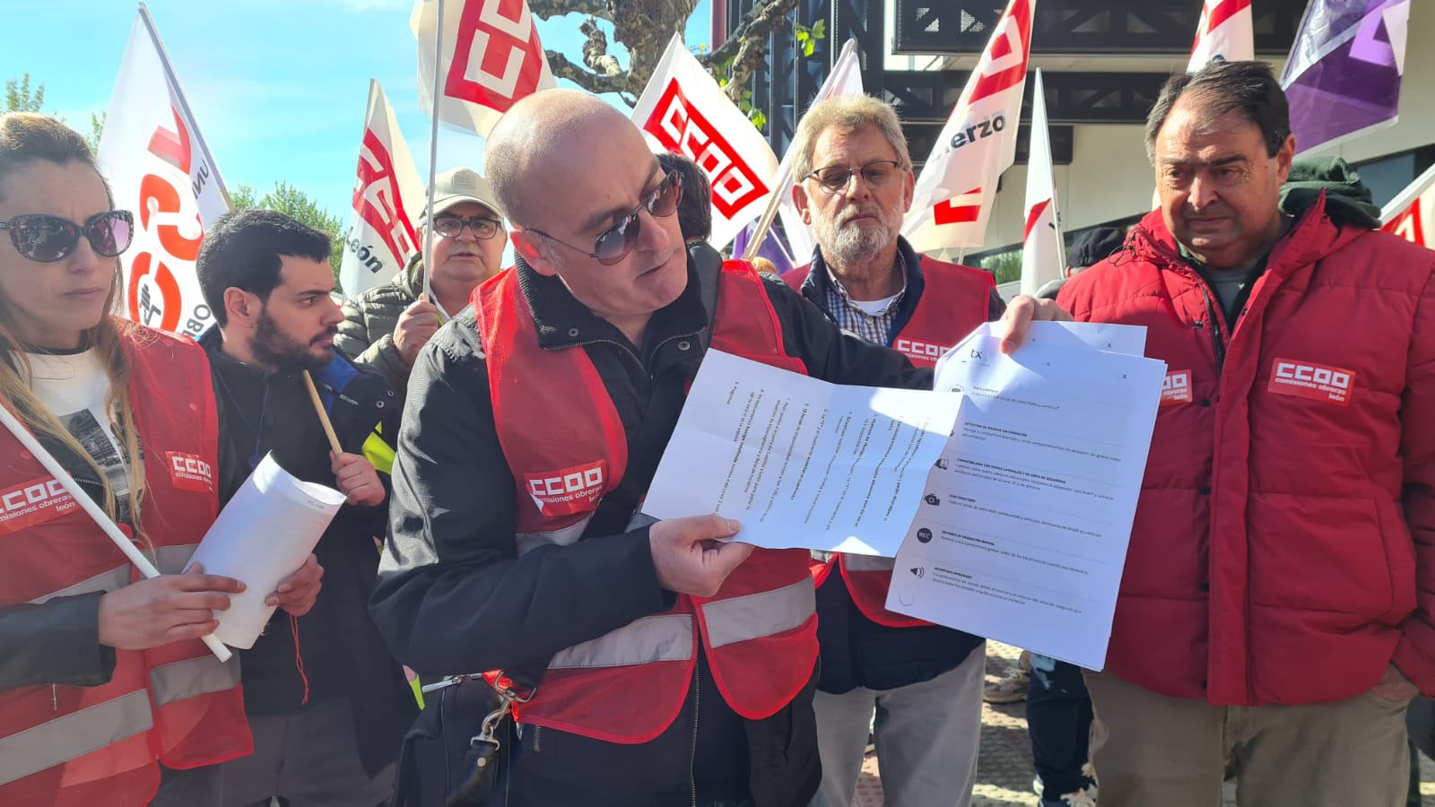 Concentración de los trabajadores de Alsa en León