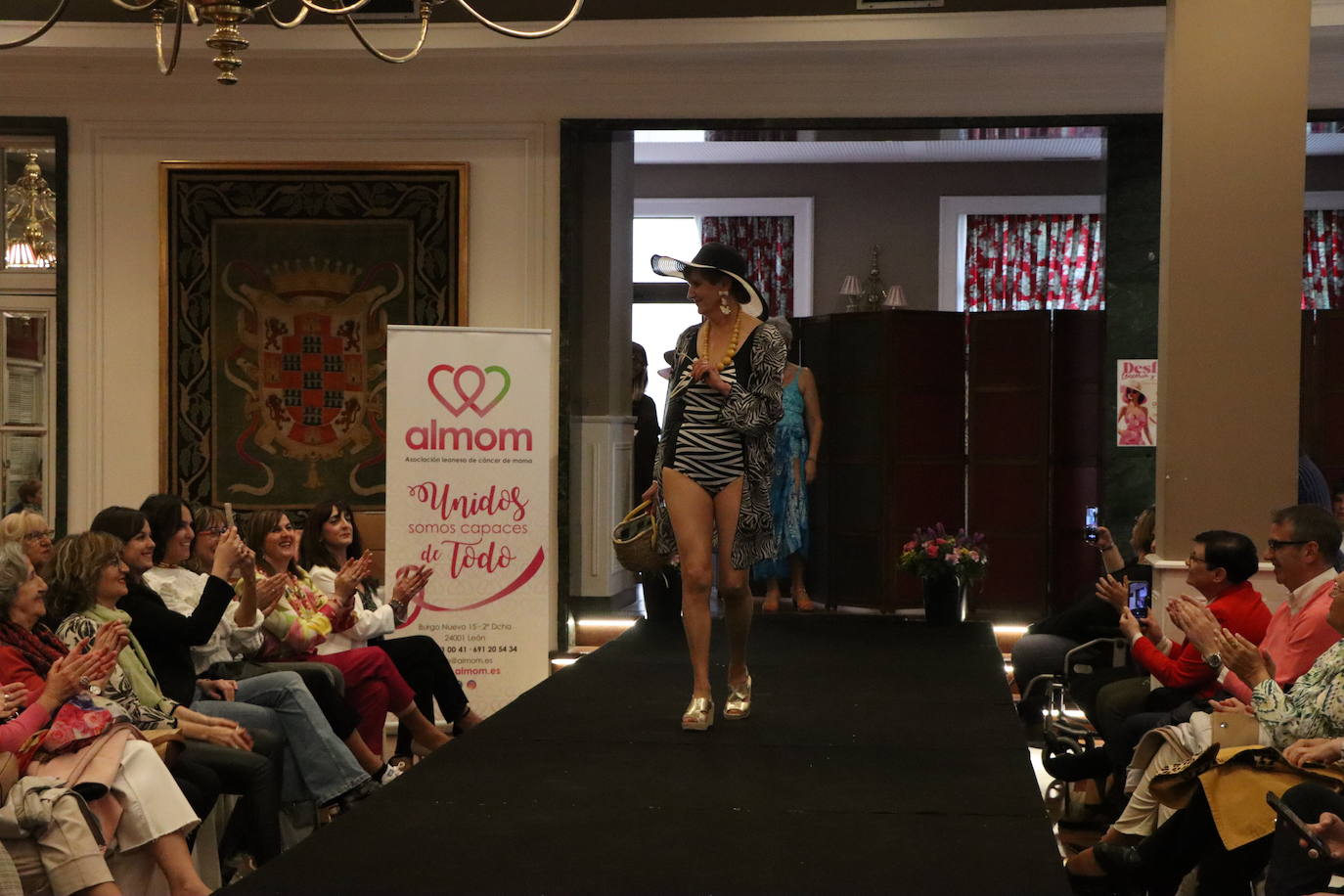 Desfile solidario de lencería y baño de Almom