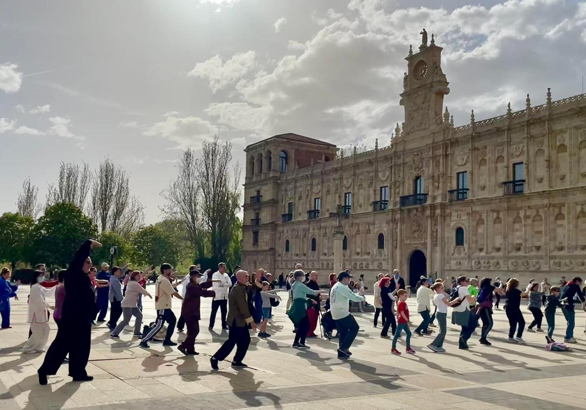 Taichí en la plaza de San Marcos.