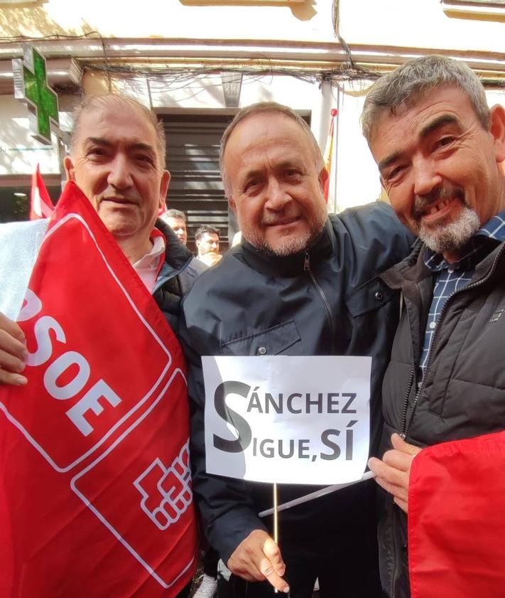 Imagen secundaria 2 - Los socialistas leoneses piden a Pedro Sánchez que «no se rinda»