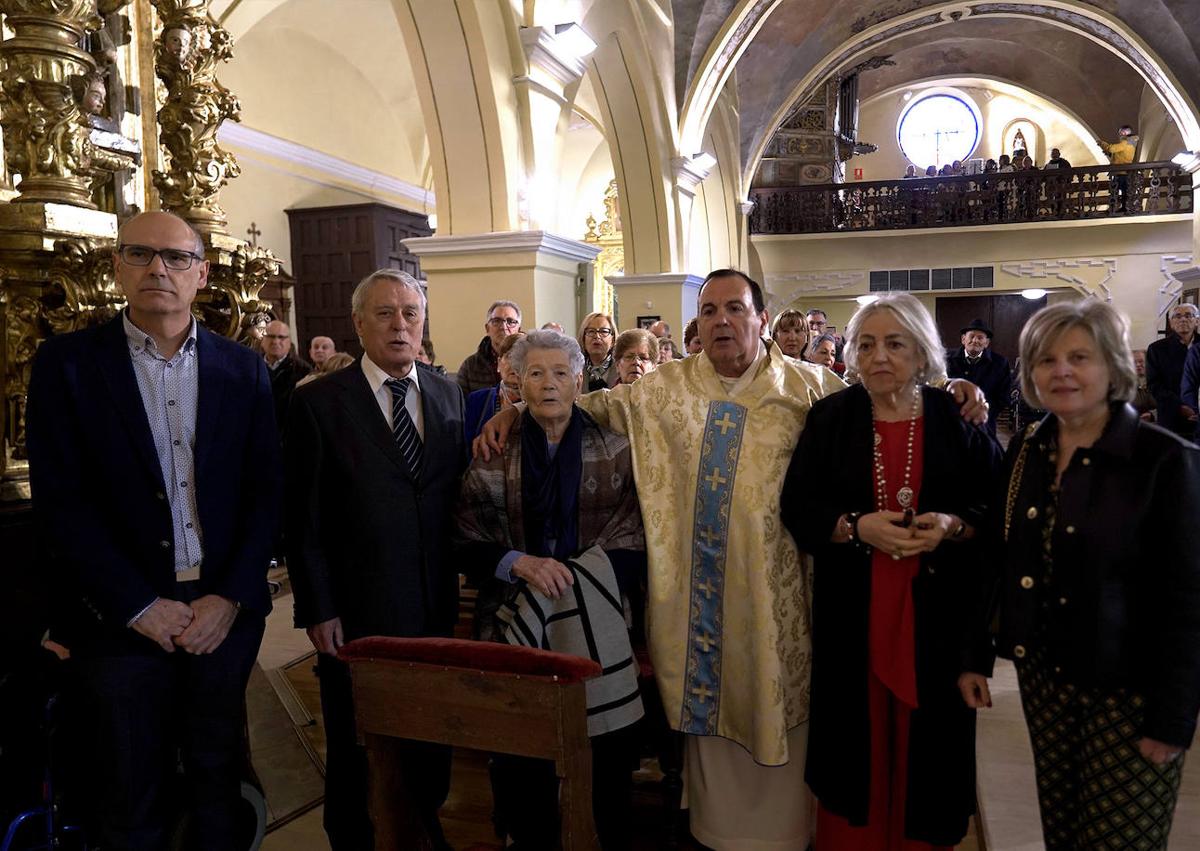 Imagen secundaria 1 - Josefa sopla las 100 velas en Santa Marina del Rey