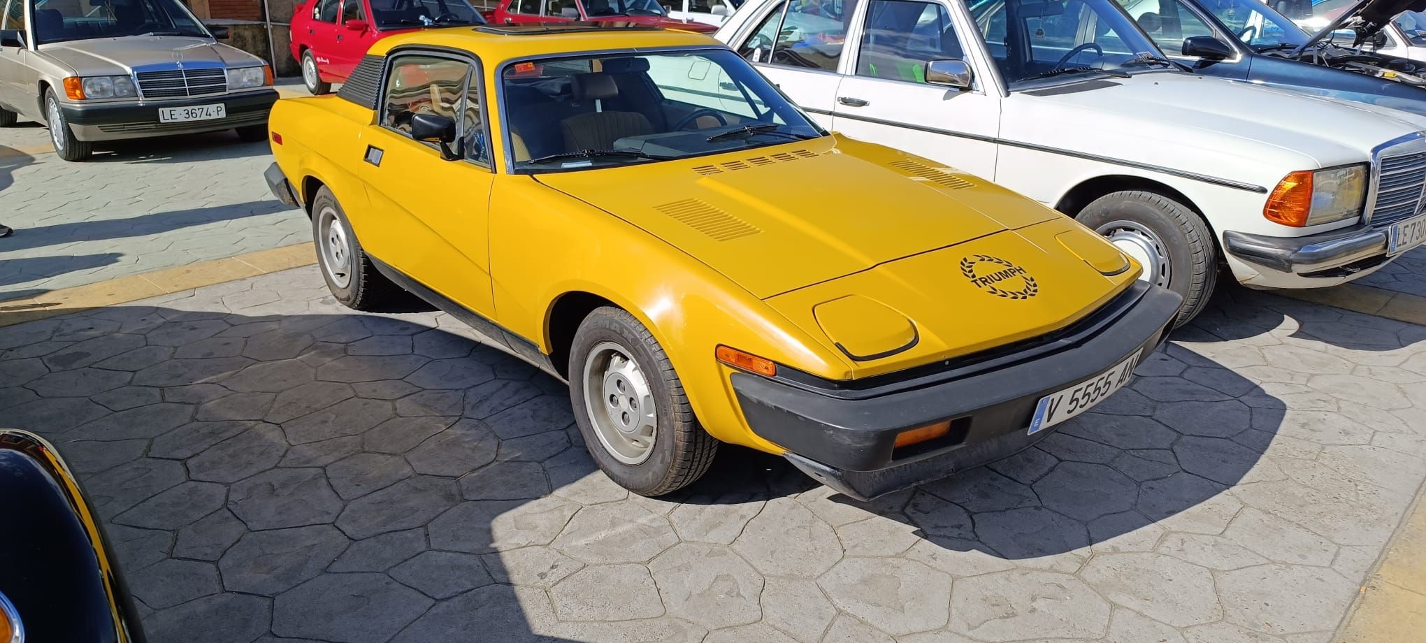 Concentración de coches clásicos en Hospital de Órbigo