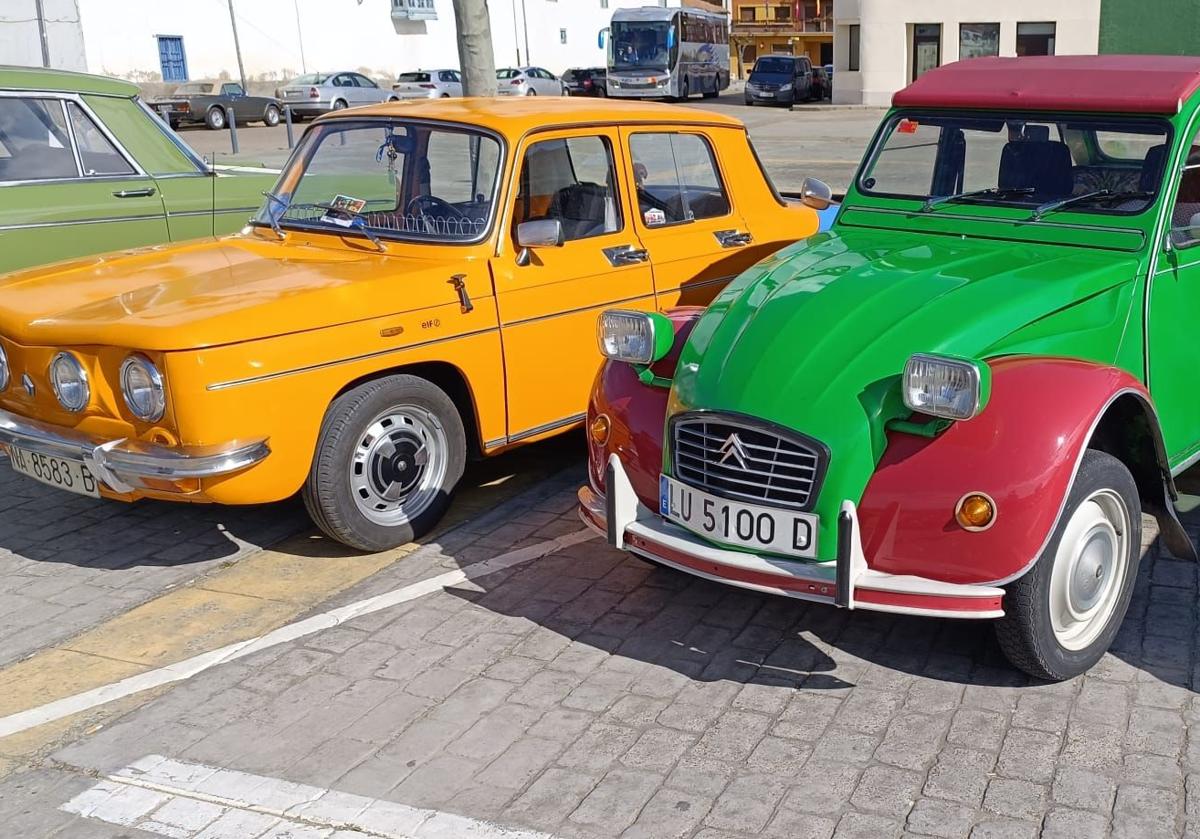 Coches clásicos en Hosptial de Órbigo.