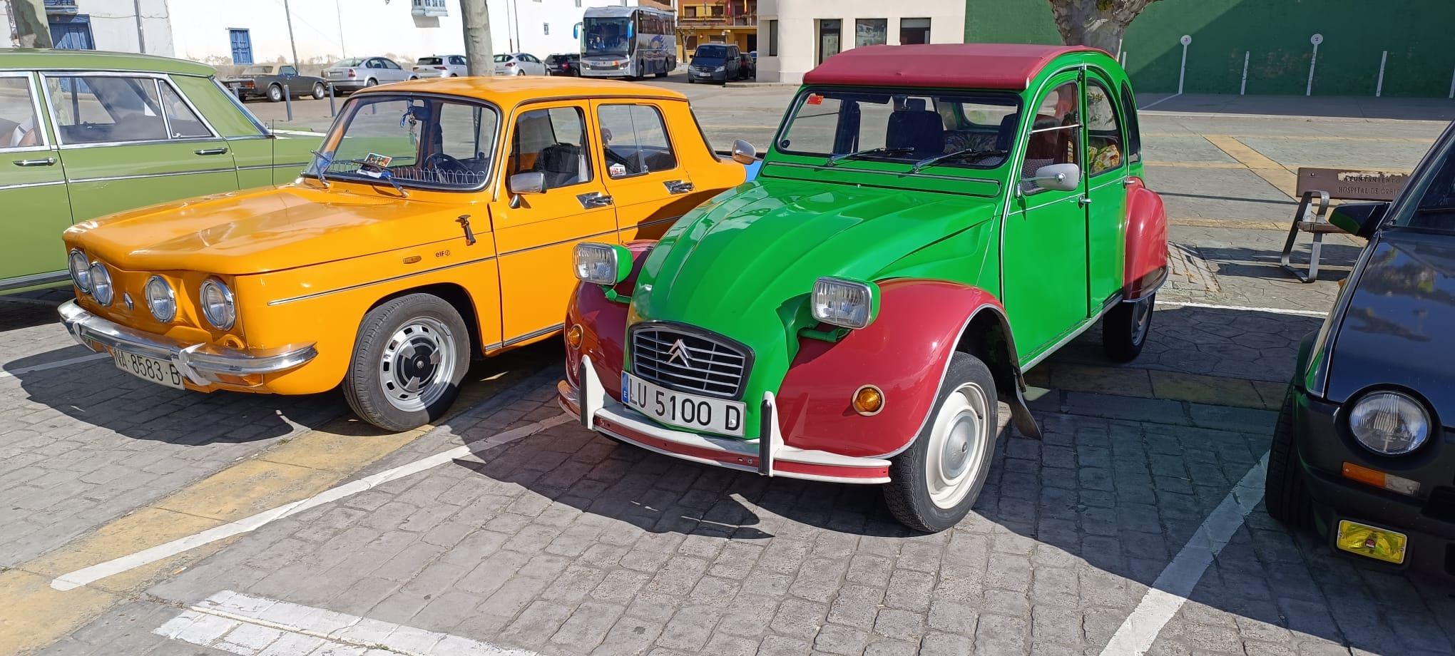 Concentración de coches clásicos en Hospital de Órbigo