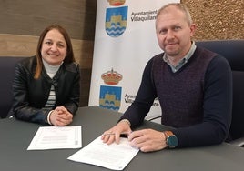 Berta Llamazares, presidenta de la Junta Vecinal de Navatajera, junto al alcalde de Villaquilambre, Jorge Pérez.