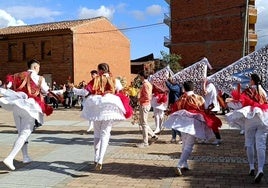 Danzantes en Laguna de Negrillos