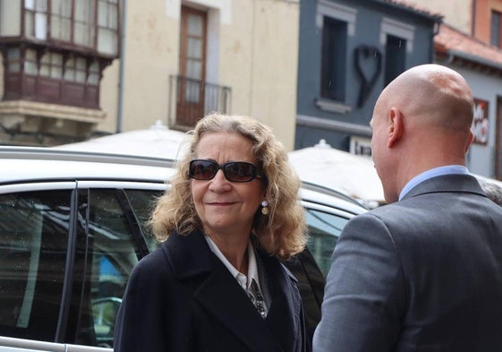 La infanta Elena entrega los diplomas en León
