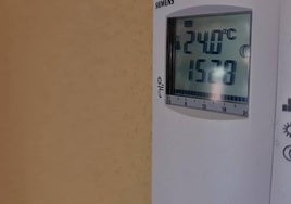 Termostato en una casa.