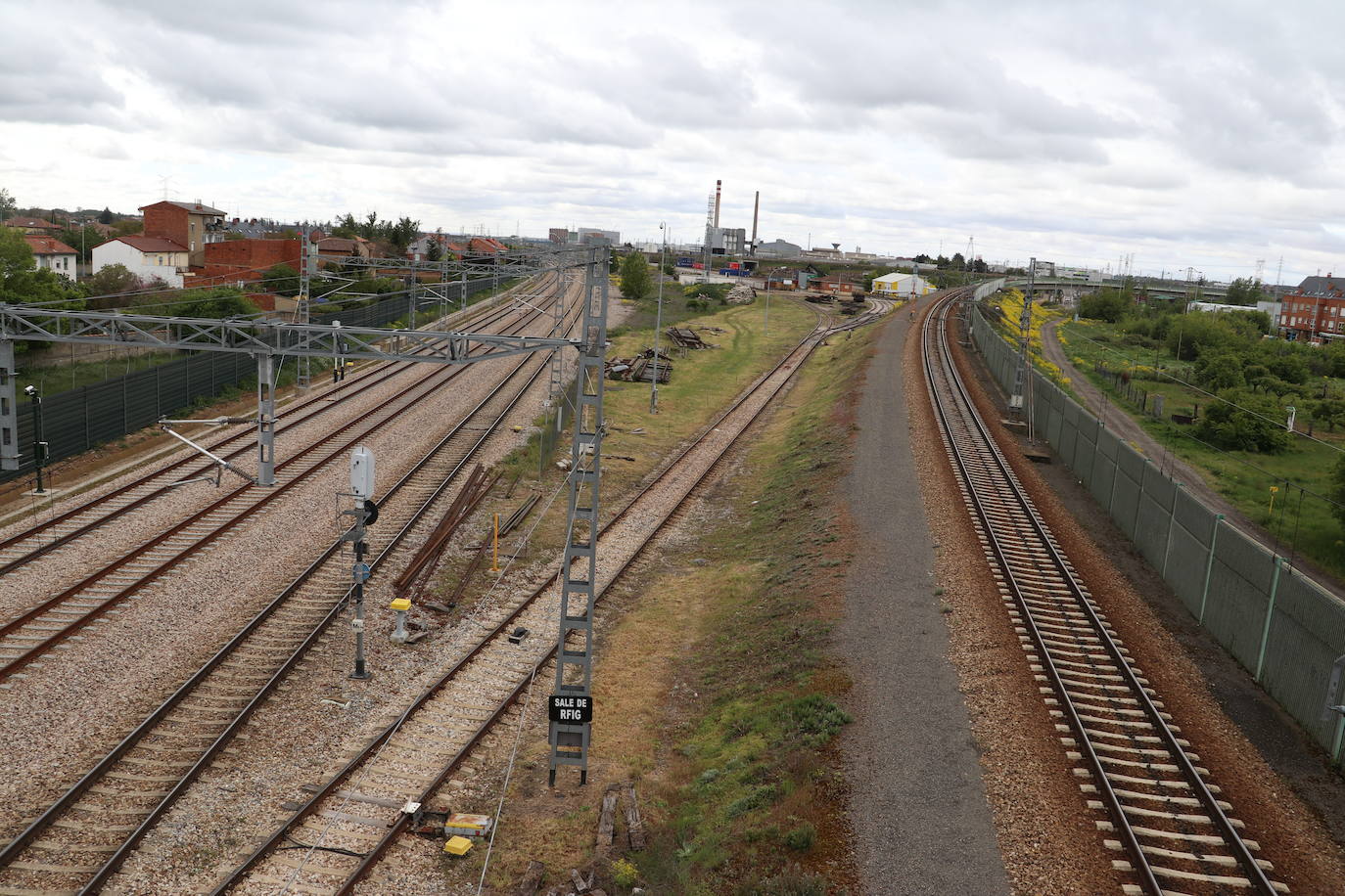 Vías del tren en Trobajo del Cerecedo.